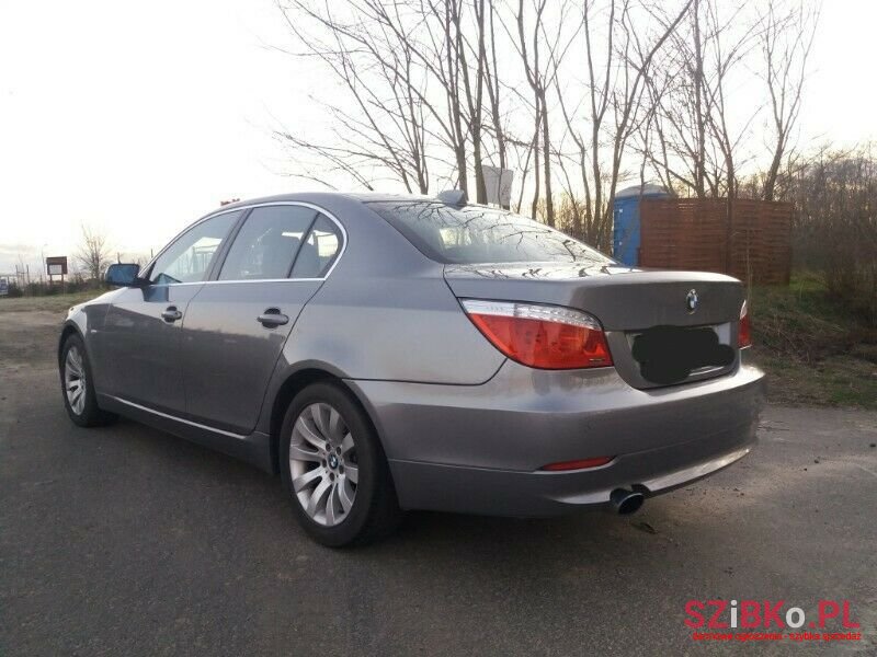 2007' BMW 520 photo #4