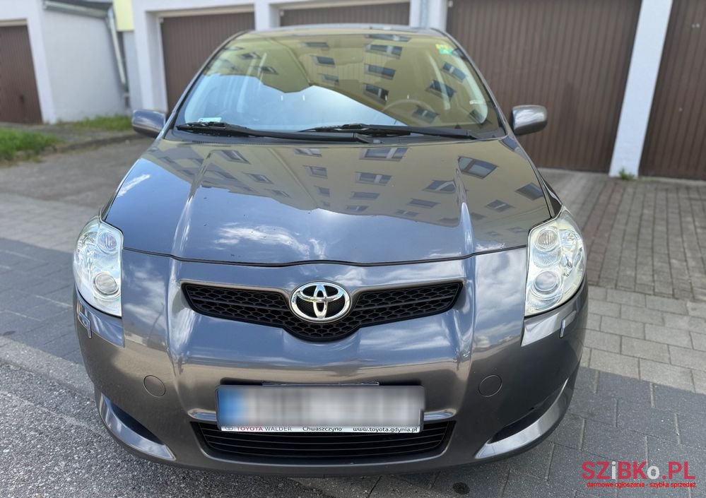 2010' Toyota Auris 1.4 D-4D Premium photo #2