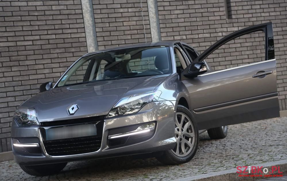 2015' Renault Laguna photo #2