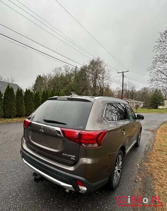 2018' Mitsubishi Outlander photo #6