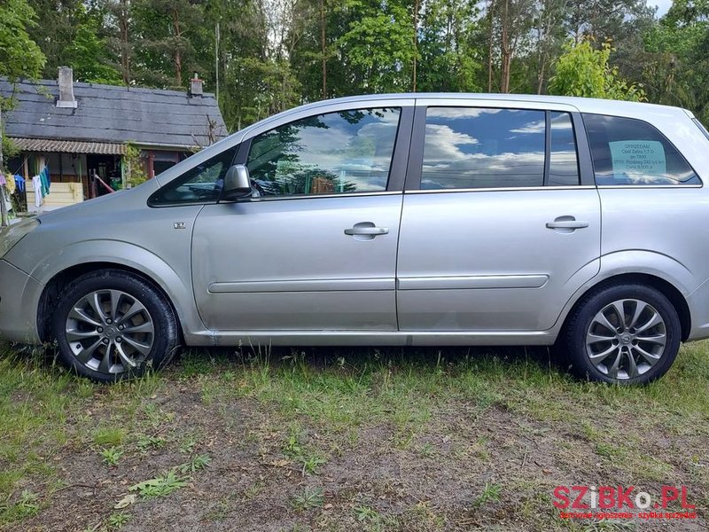 2010' Opel Zafira photo #5