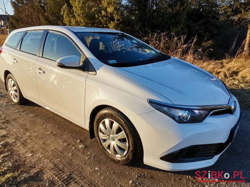 2016' Toyota Auris photo #1