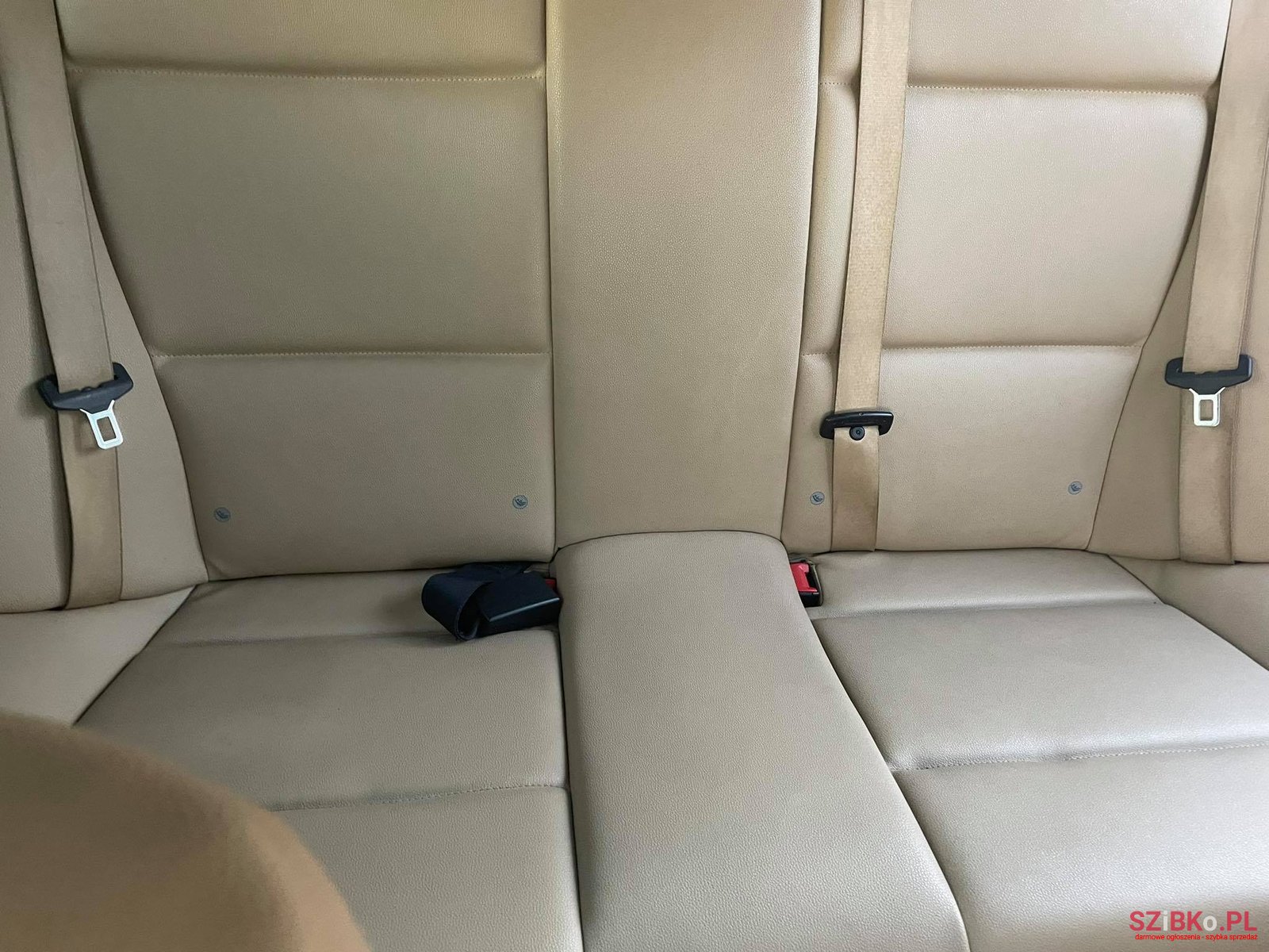 2011' BMW 3 Series Sedan photo #4