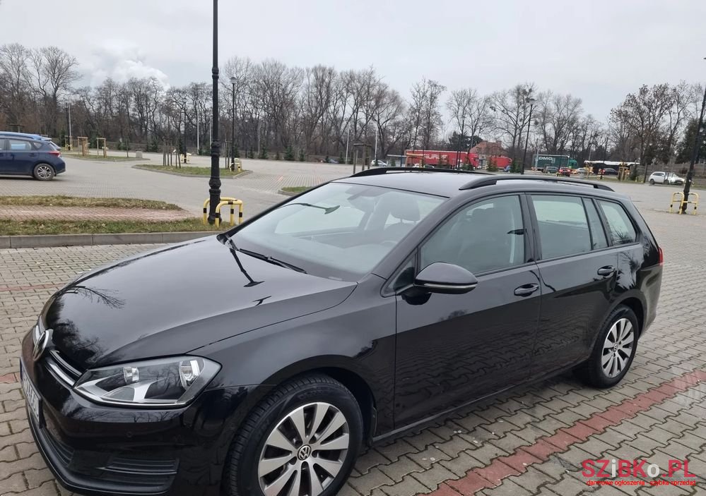 2015' Volkswagen Golf photo #3