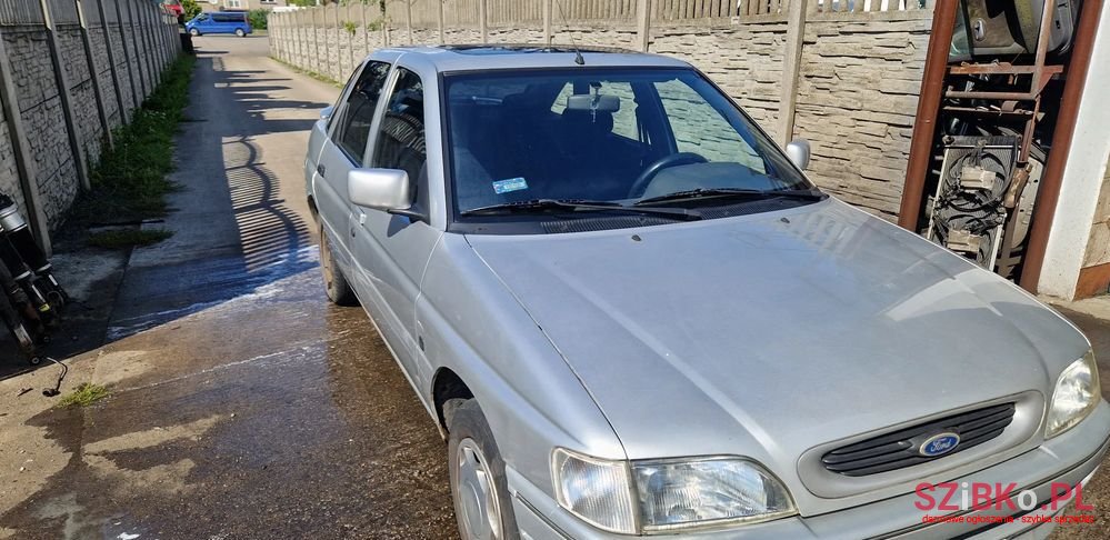 1995' Ford Escort photo #3