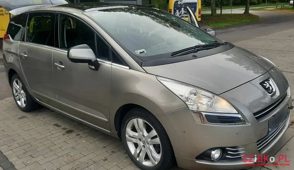 2010' Peugeot 5008 photo #1