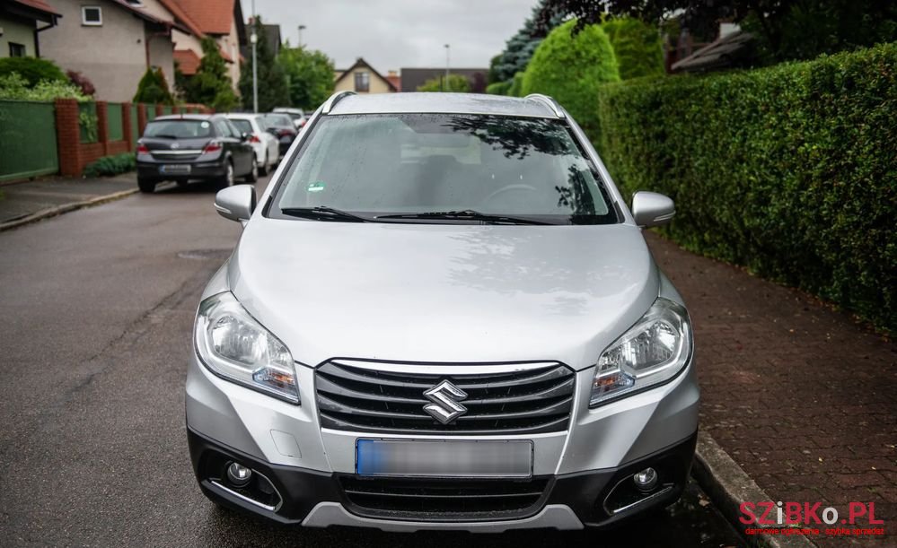 2015' Suzuki SX4 S-Cross photo #2