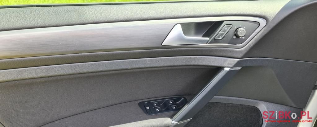 2019' Volkswagen Golf photo #6