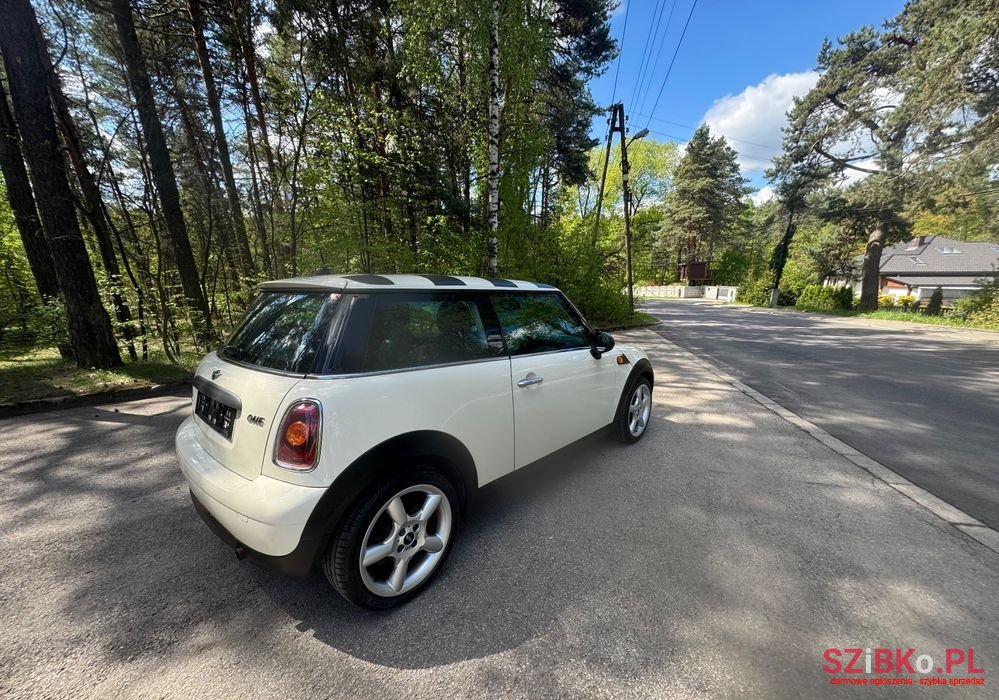 2009' MINI One Standard photo #5