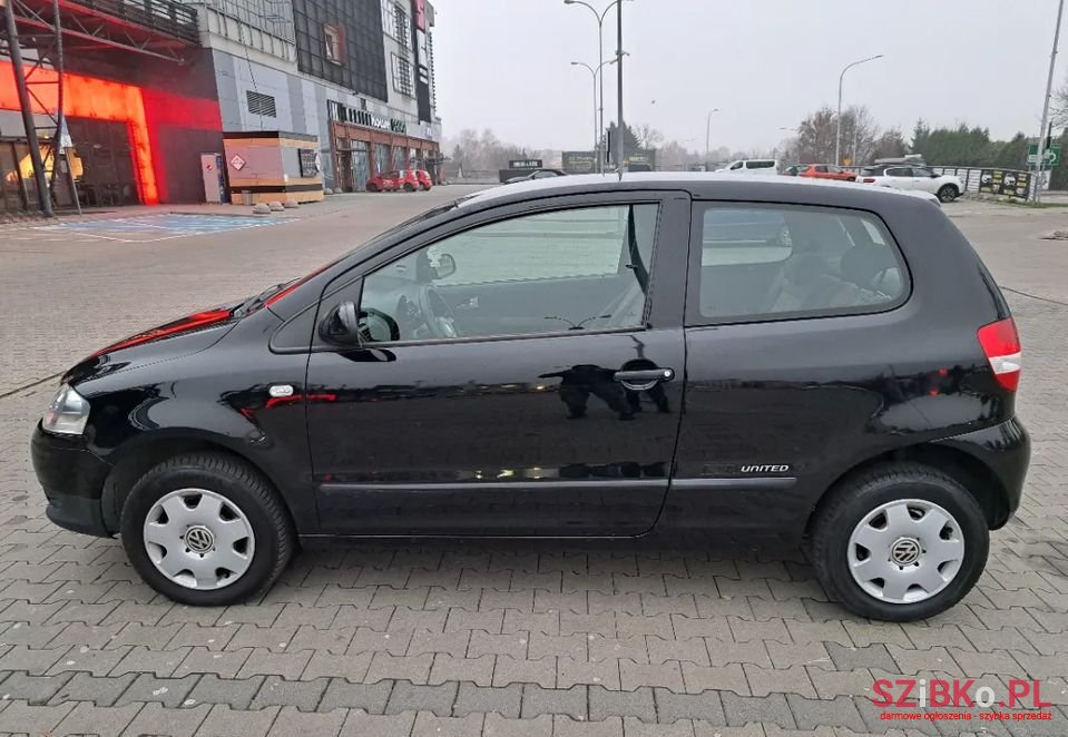 2006' Volkswagen Fox photo #3