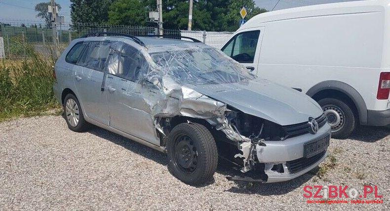 2011' Volkswagen Golf photo #2