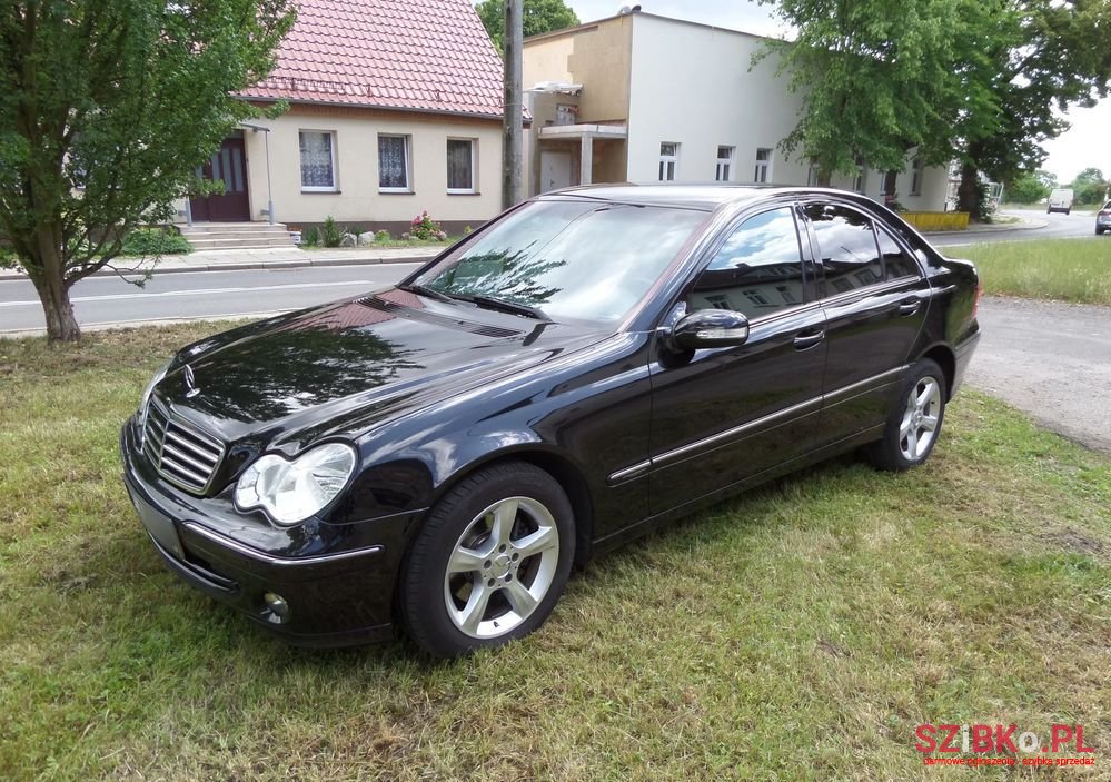 2004' Mercedes-Benz C-Class photo #2