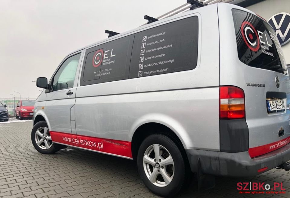 2004' Volkswagen Caravelle photo #2