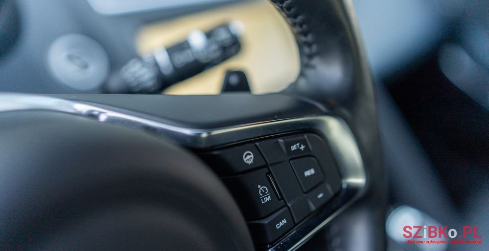 2018' Jaguar E-Pace photo #6