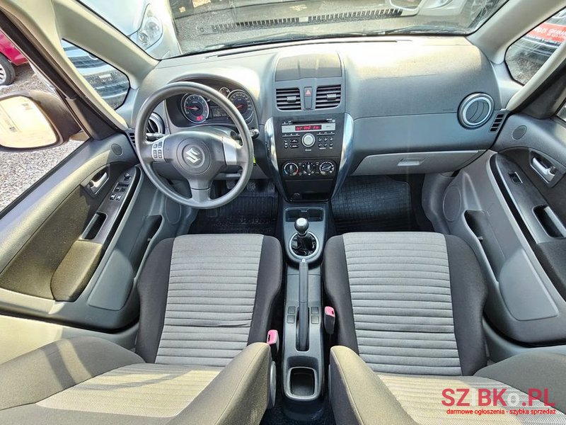 2012' Suzuki SX4 photo #6