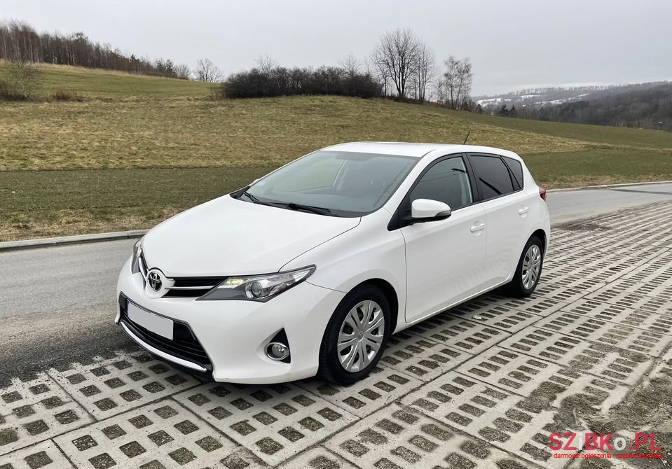 2015' Toyota Auris photo #1