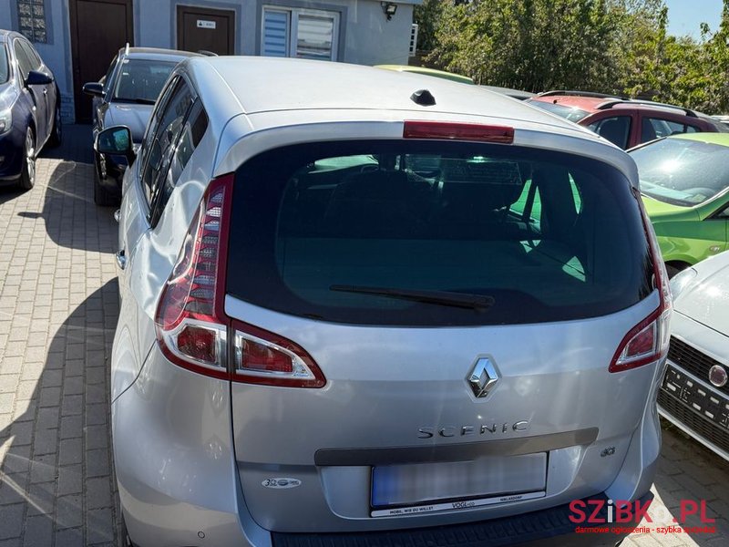 2011' Renault Scenic photo #5