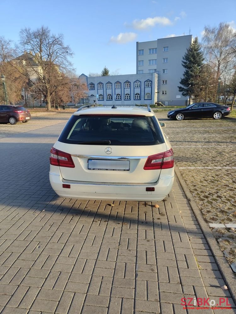 2010' Mercedes-Benz E-Class photo #4