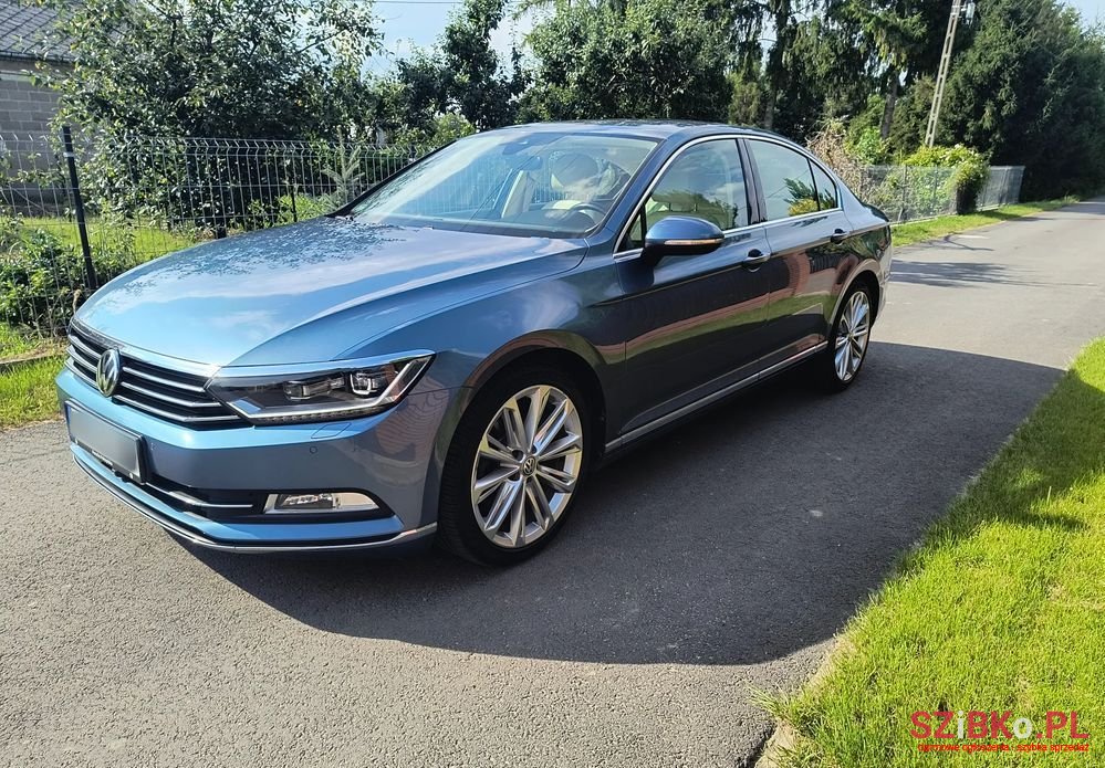 2016' Volkswagen Passat photo #5