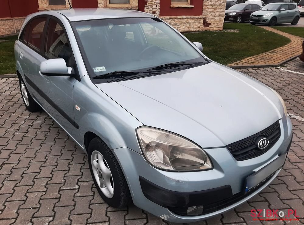 2006' Kia Rio photo #1