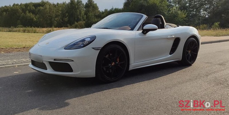 2017' Porsche 718 Boxster photo #2