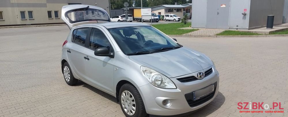 2010' Hyundai i20 photo #1