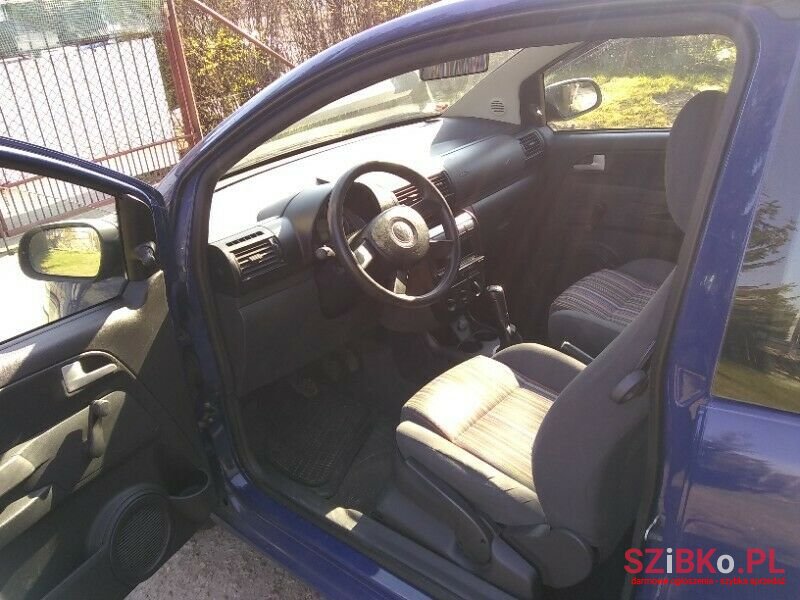 2005' Volkswagen Fox photo #6