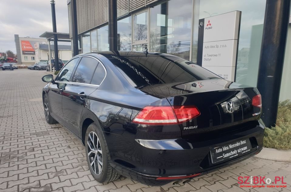 2017' Volkswagen Passat photo #3