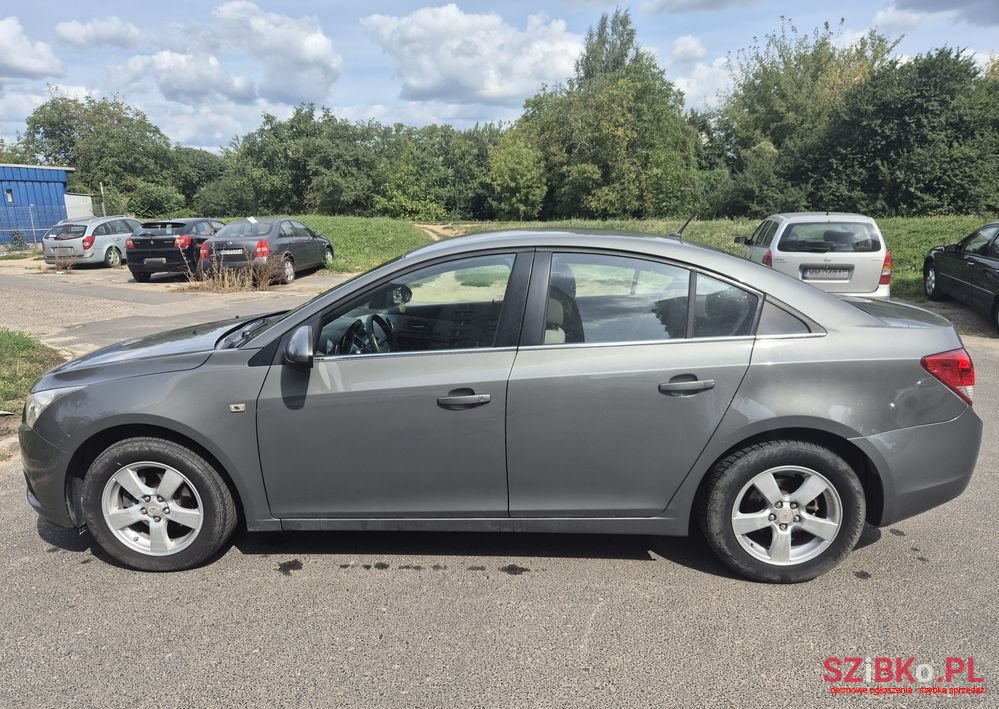 2009' Chevrolet Cruze 1.6 Base photo #4