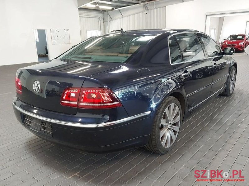 2015' Volkswagen Phaeton photo #4
