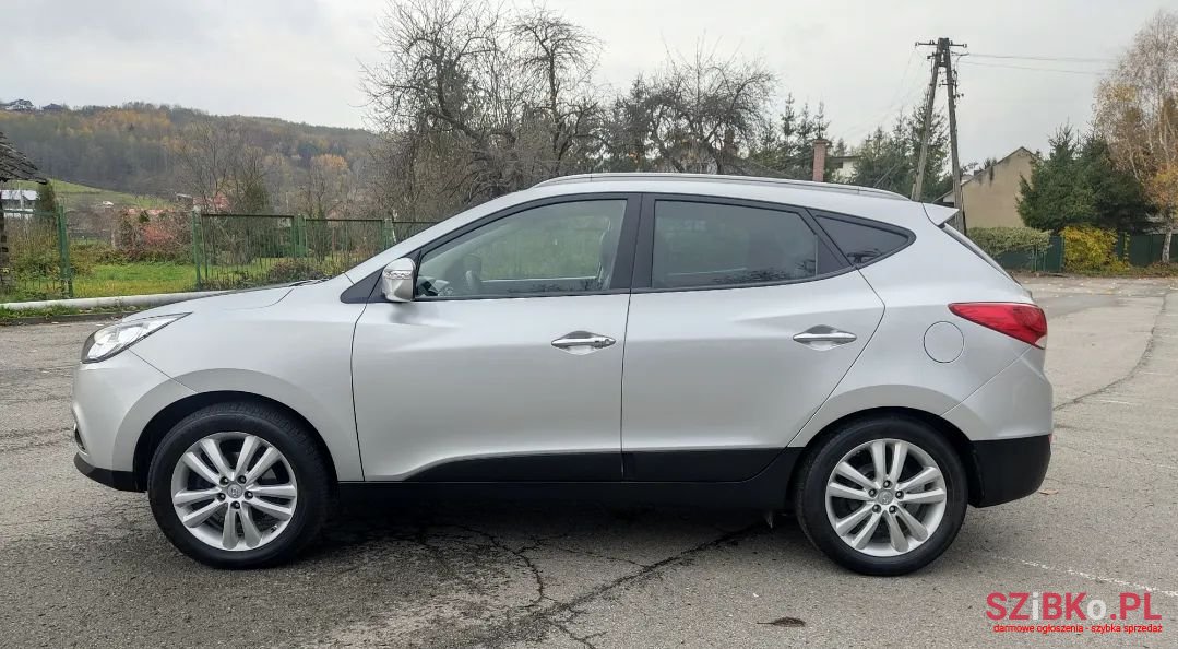 2011' Hyundai ix35 photo #2