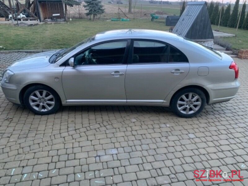 2003' Toyota Avensis photo #4