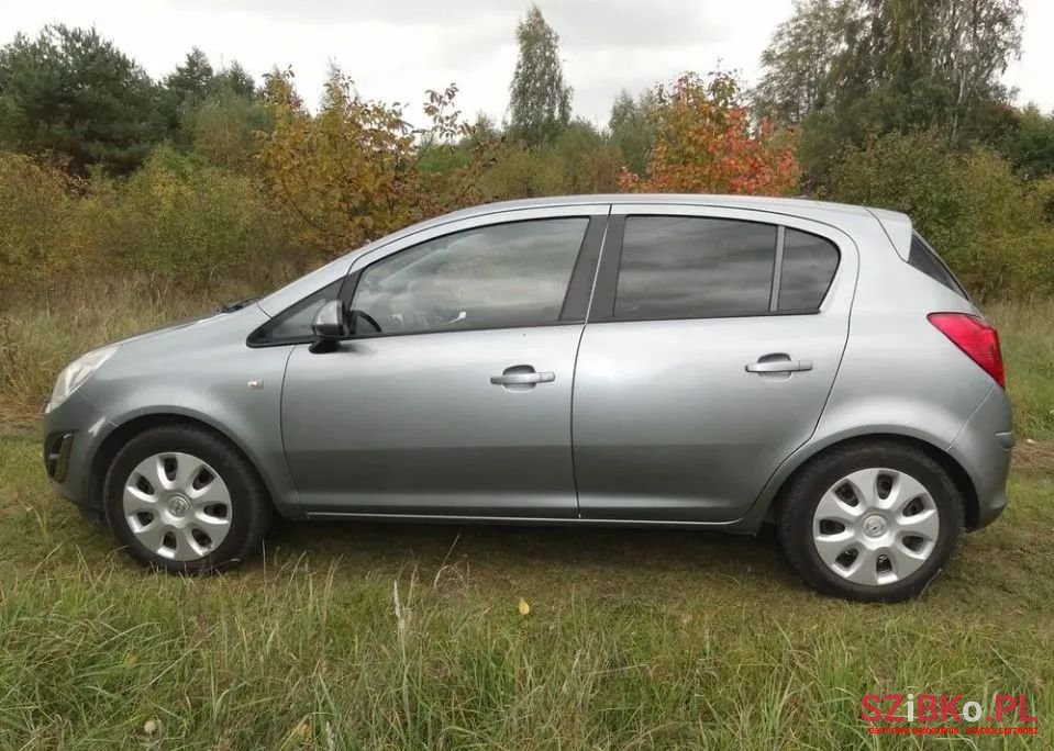2012' Opel Corsa photo #2