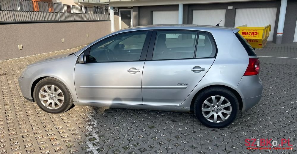 2008' Volkswagen Golf photo #5