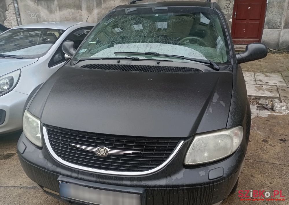 2001' Chrysler Voyager photo #1