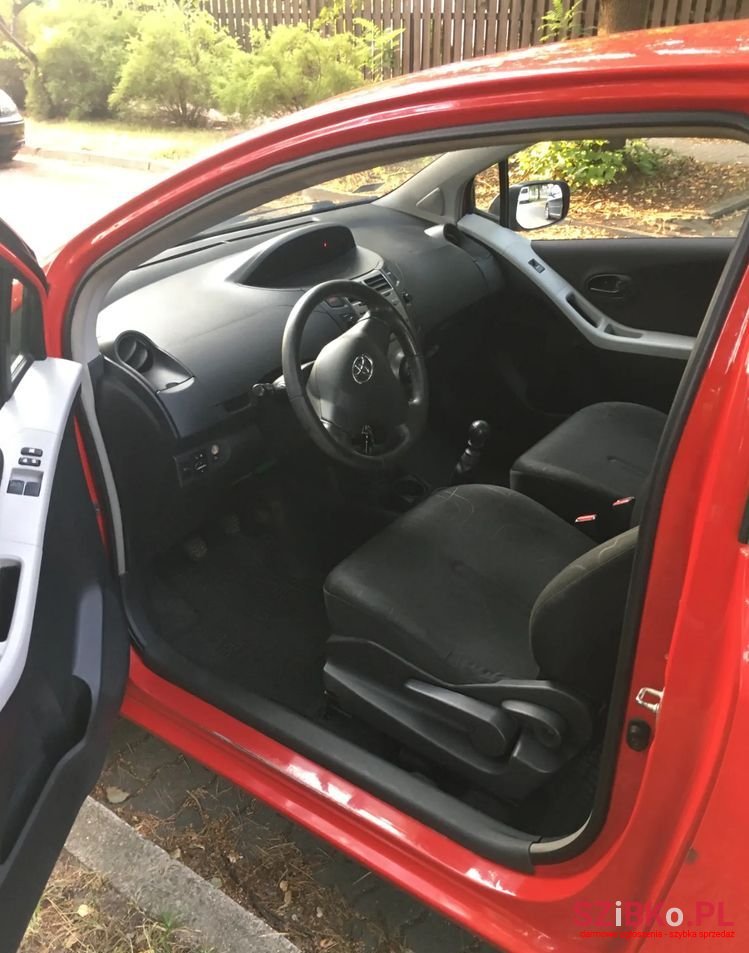 2009' Toyota Yaris photo #4
