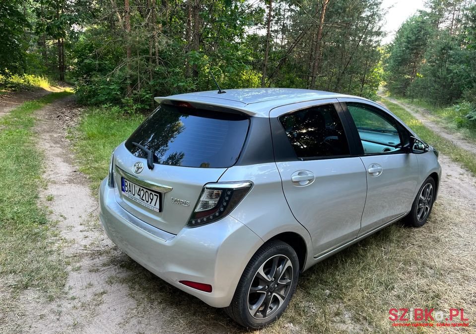 2014' Toyota Yaris photo #2