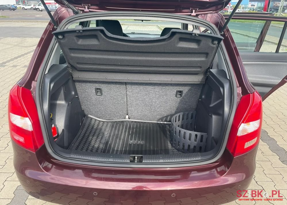 2011' Skoda Fabia 1.2 Tsi Classic photo #5