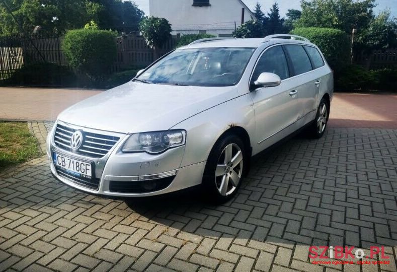 2008' Volkswagen Passat photo #1