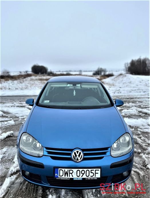 2004' Volkswagen Golf photo #2