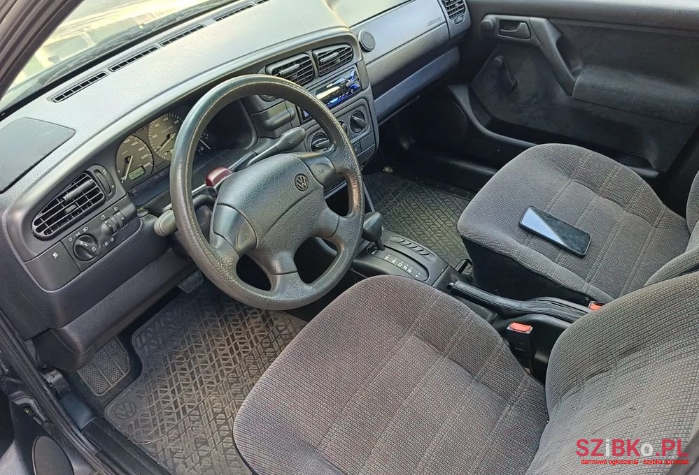 1994' Volkswagen Vento photo #5