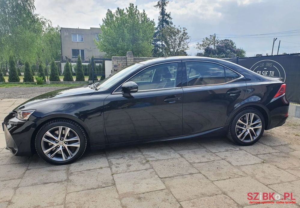 2017' Lexus IS 200T / 300 Elegance photo #2