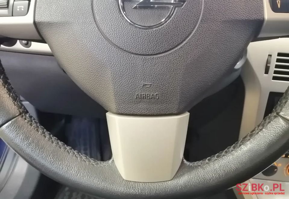 2008' Opel Astra photo #6