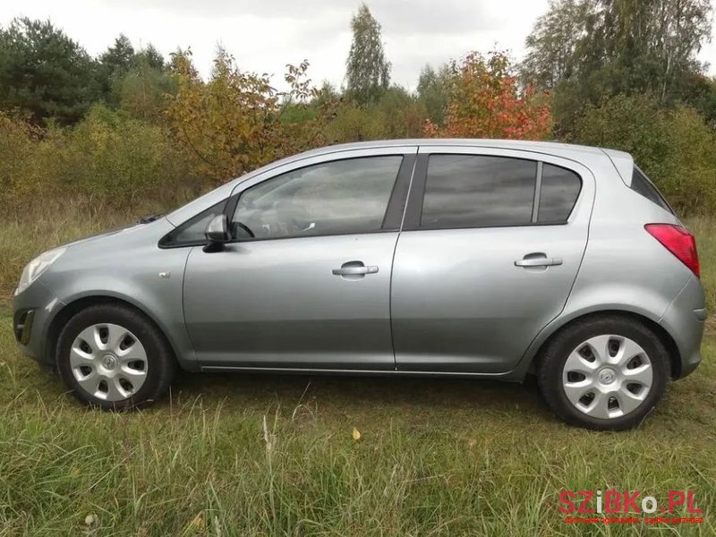 2012' Opel Corsa photo #2