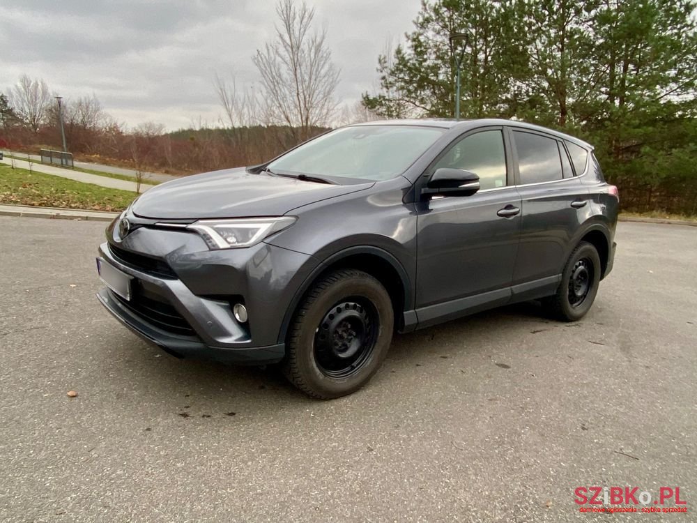 2018' Toyota RAV4 2.0 Premium 4X4 photo #3
