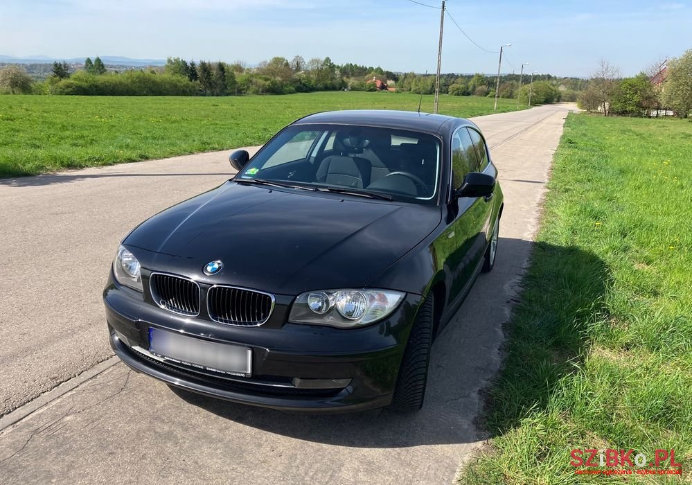 2010' BMW 1 Series 118I photo #2