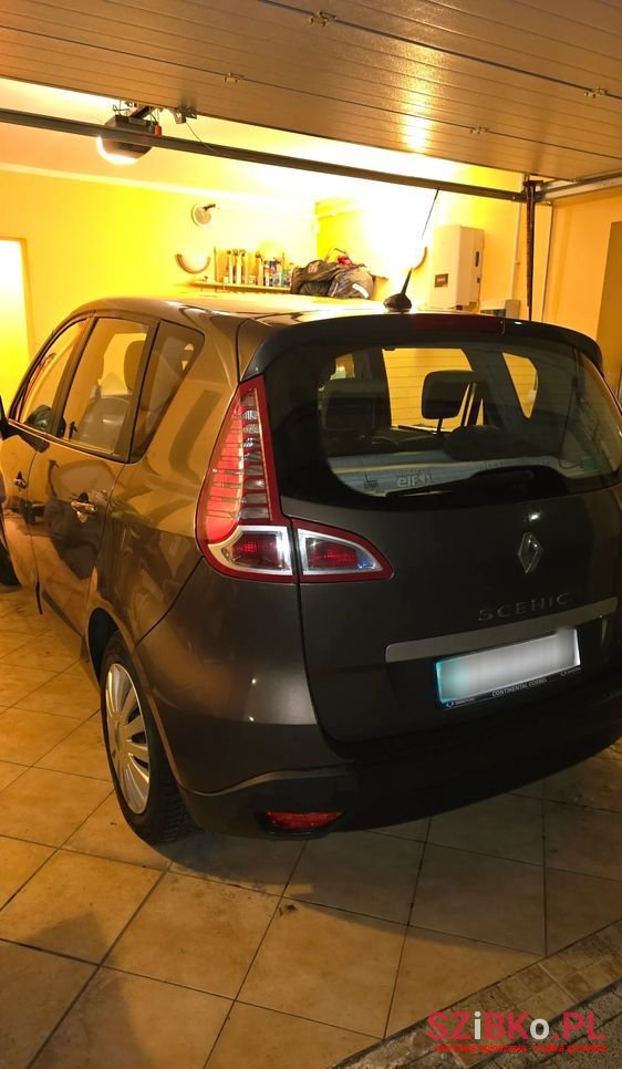2010' Renault Scenic photo #4