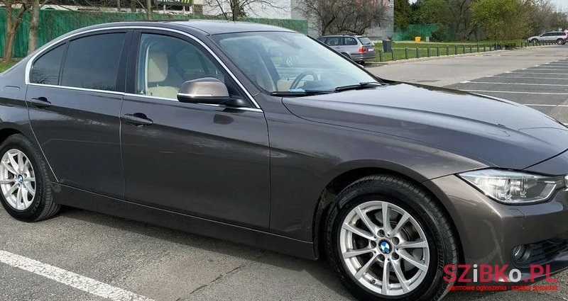 2012' BMW 3 Series 320I photo #5