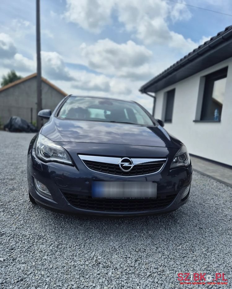 2010' Opel Astra 1.4 Ecoflex Cosmo photo #2