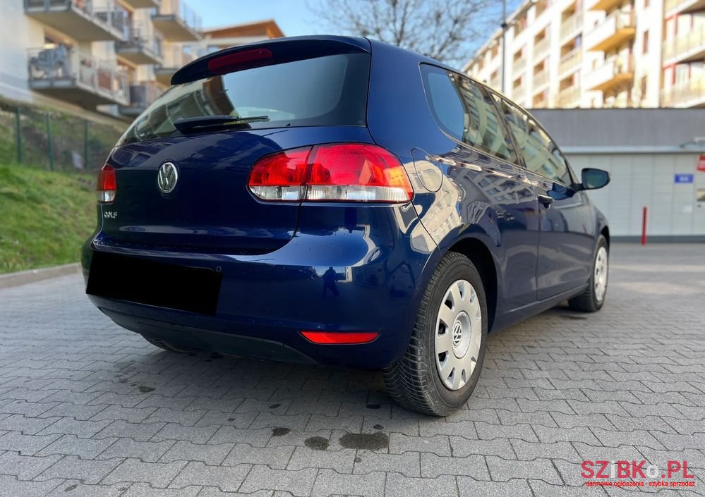 2009' Volkswagen Golf photo #2